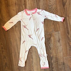Kyte baby 6-12m zippered onesie Pink hummingbirds